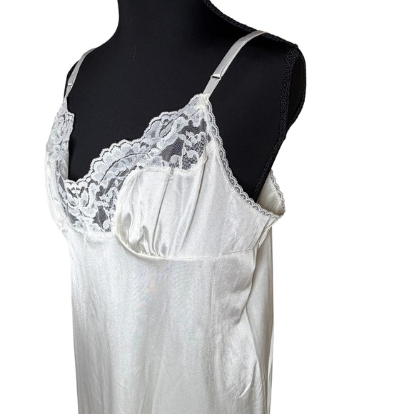 Vassarette White Lace Trim Full Slip Nightgown Dress Size 40 M/L Fairy Bride - Picture 2 of 6